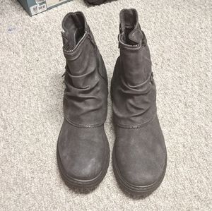 Very J boots size 8.5 women